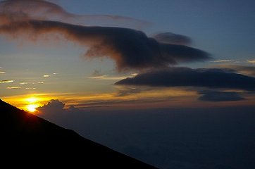 䗈