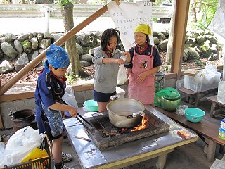 デイキャンプで野外料理