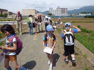 観察に出発