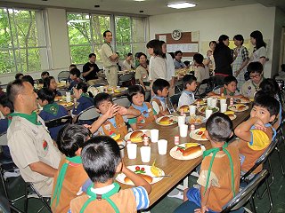 食堂で朝食