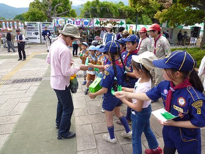 緑の羽根の募金
