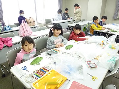 草花を使った絵づくり女子