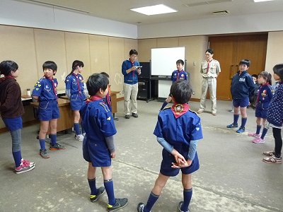 カブ隊チャレンジ章審査中