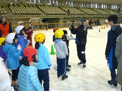 スケート教室に参加中