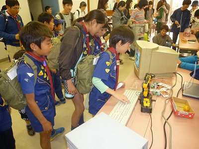 ロボット操作に挑戦 写真