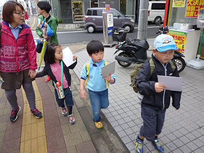 お店探検に出発 写真