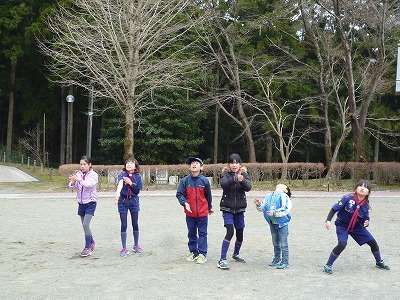 竹トンボを飛ばす 写真